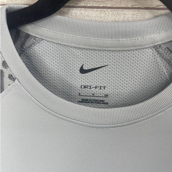 Nike Strike 2 Grey Soccer Jersey Women’s Size Small (CW3555-012) - Picture 5 of 10